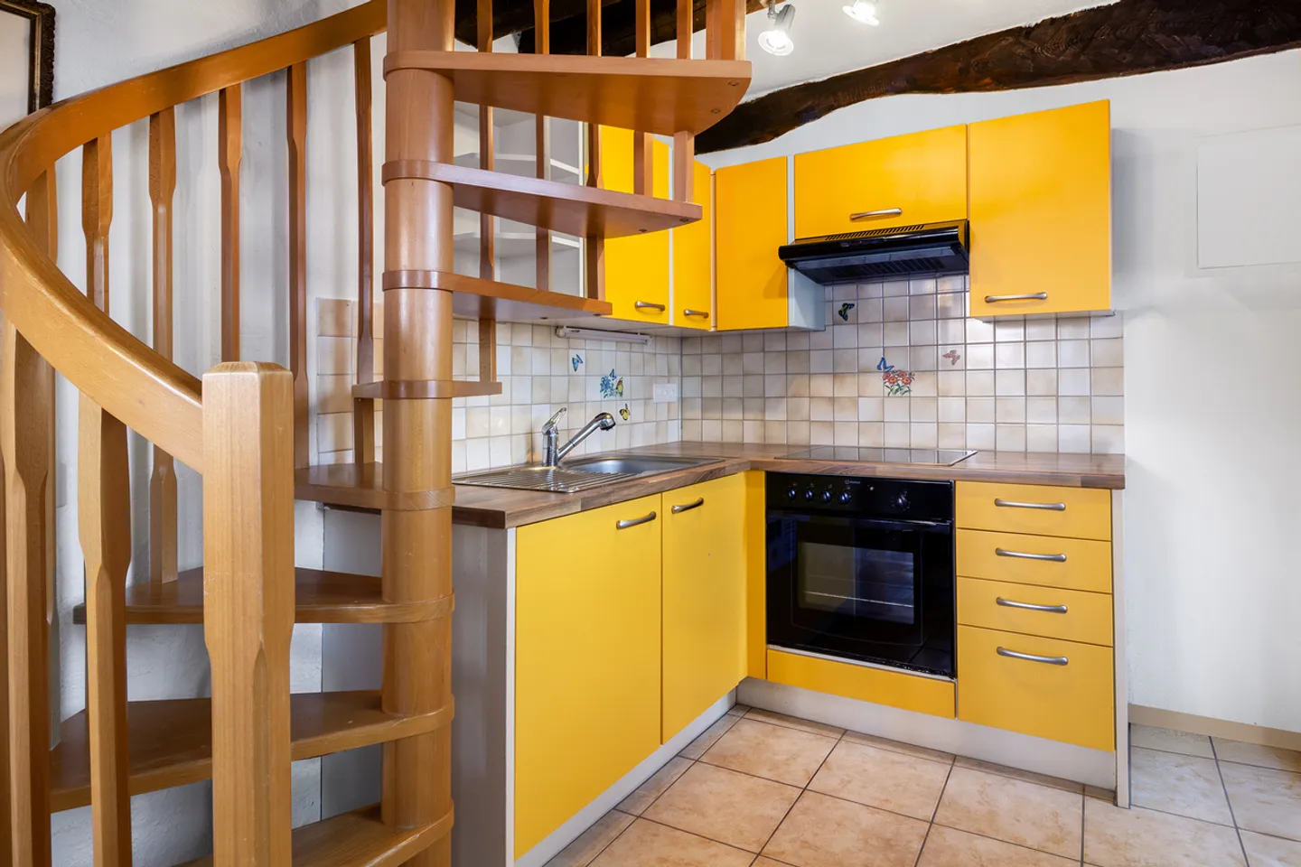 Charming Vacation Home with Lake View - Photo 5 of 12