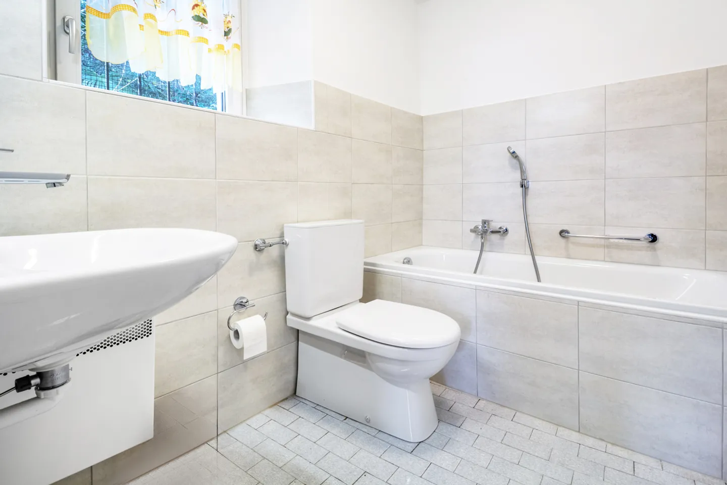 Charming Vacation Home with Lake View - Photo 7 of 12