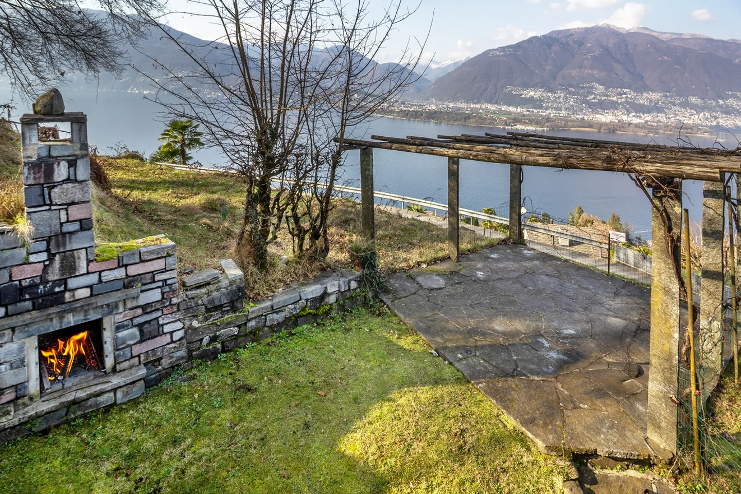 Charming Vacation Home with Lake View - Photo 10 of 12