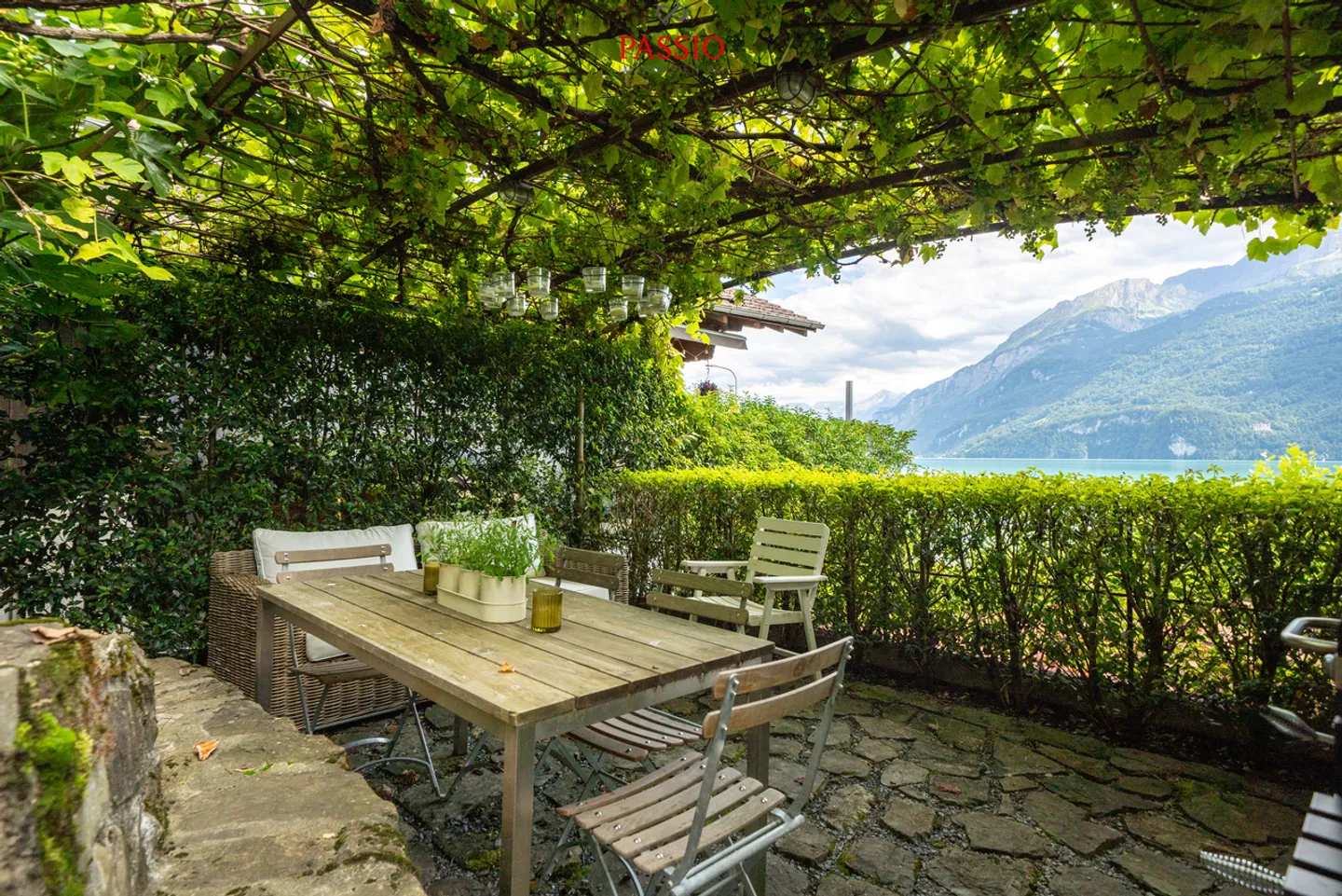 Casa storica di 3,5 stanze con studio di 1 stanza direttamente sul lago di Brienz - Foto 22 di 33