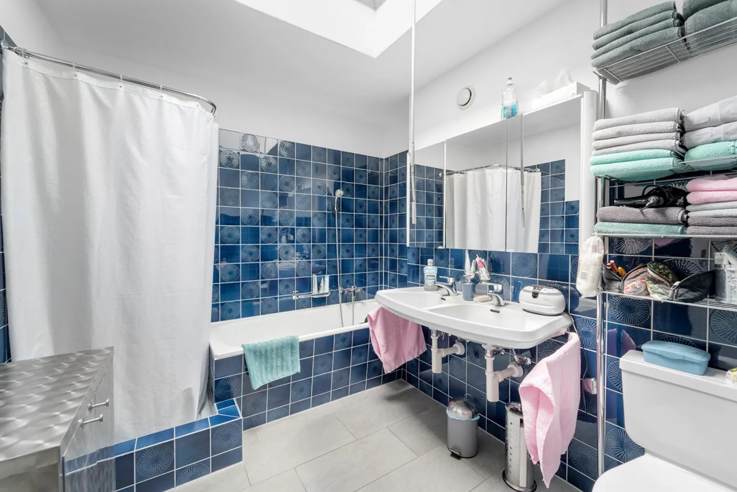 Attika-Wohnung mit Terrasse und wunderbarer, naher Rheinsicht - Foto 11 von 14