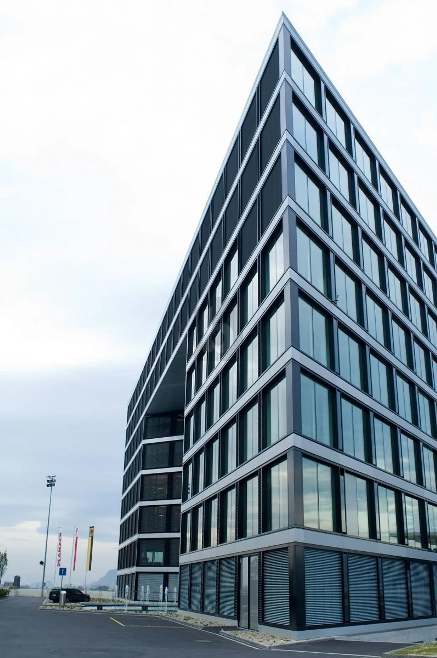 BRIGHT AND MODERN WITH EXCELLENT ACCESSIBILITY - Photo 1 of 5