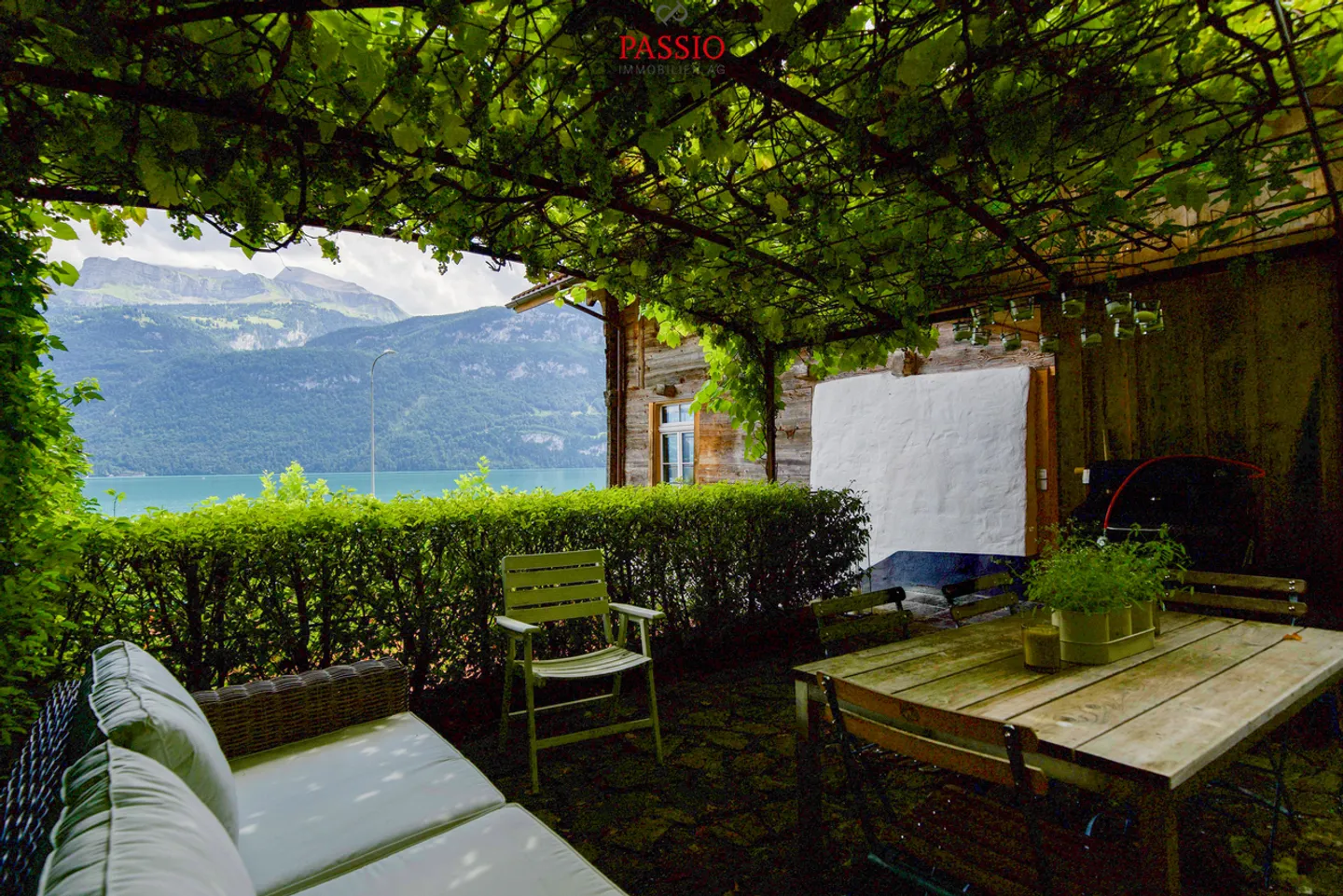Casa storica di 3,5 stanze con studio di 1 stanza direttamente sul lago di Brienz - Foto 24 di 33