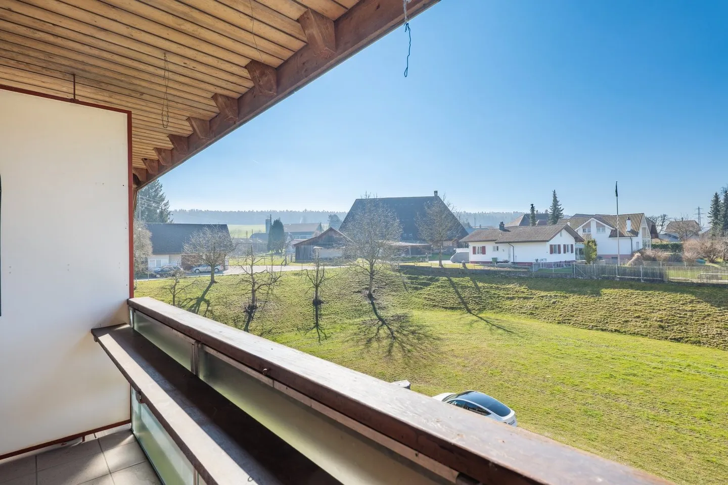 Charming attic apartment with a view of the greenery - Photo 9 of 11