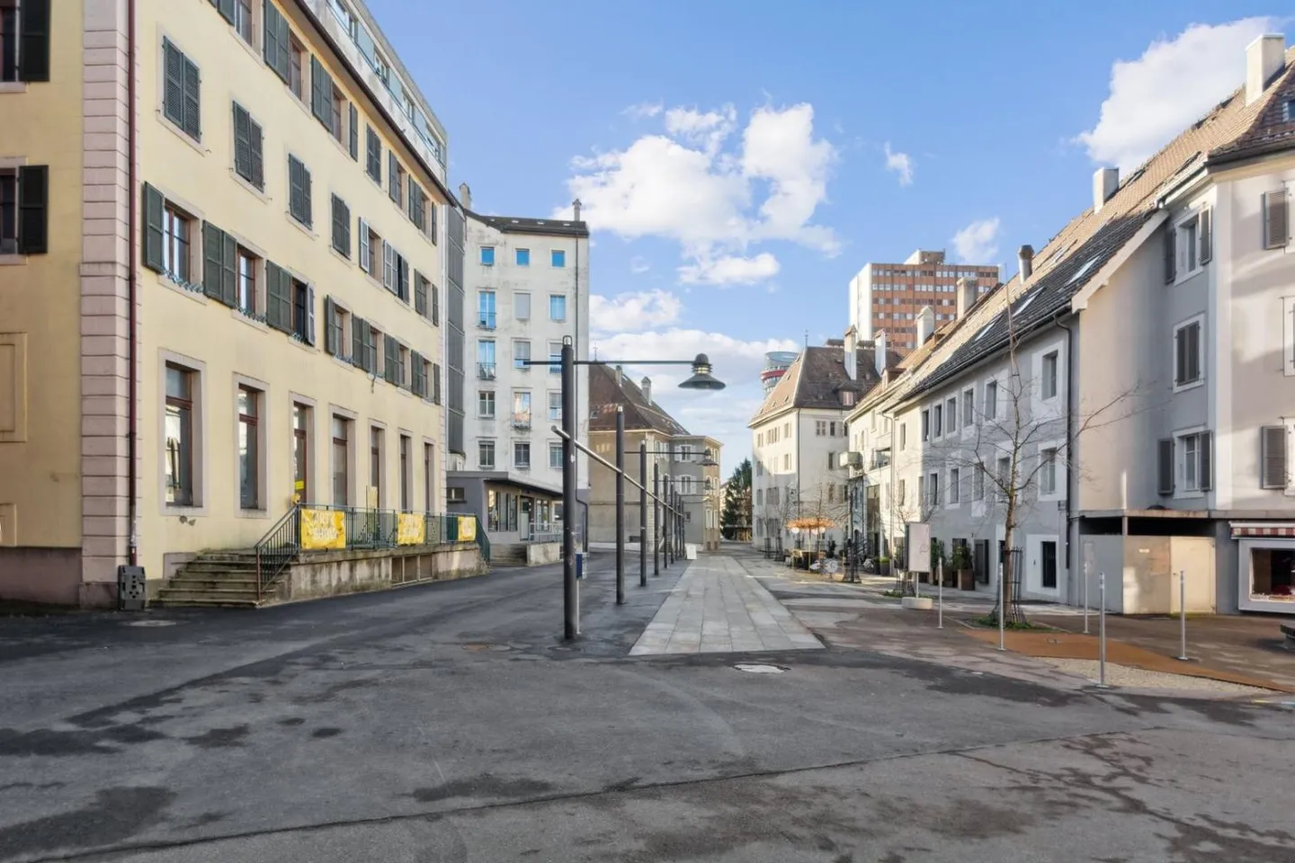 Mischgebäude in La Chaux-de-Fonds - Foto 1 von 3