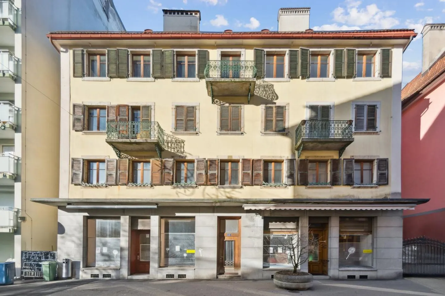 Mischgebäude in La Chaux-de-Fonds - Foto 2 von 3