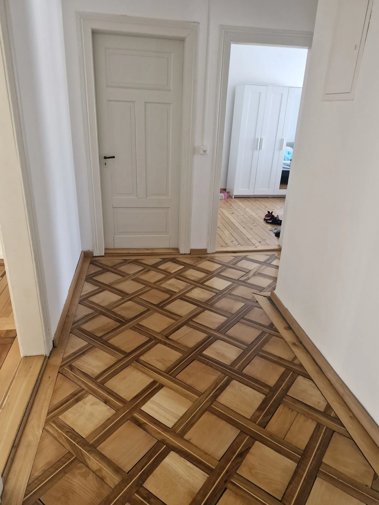 Appartamento d'epoca attraente con due balconi - Foto 2 di 12