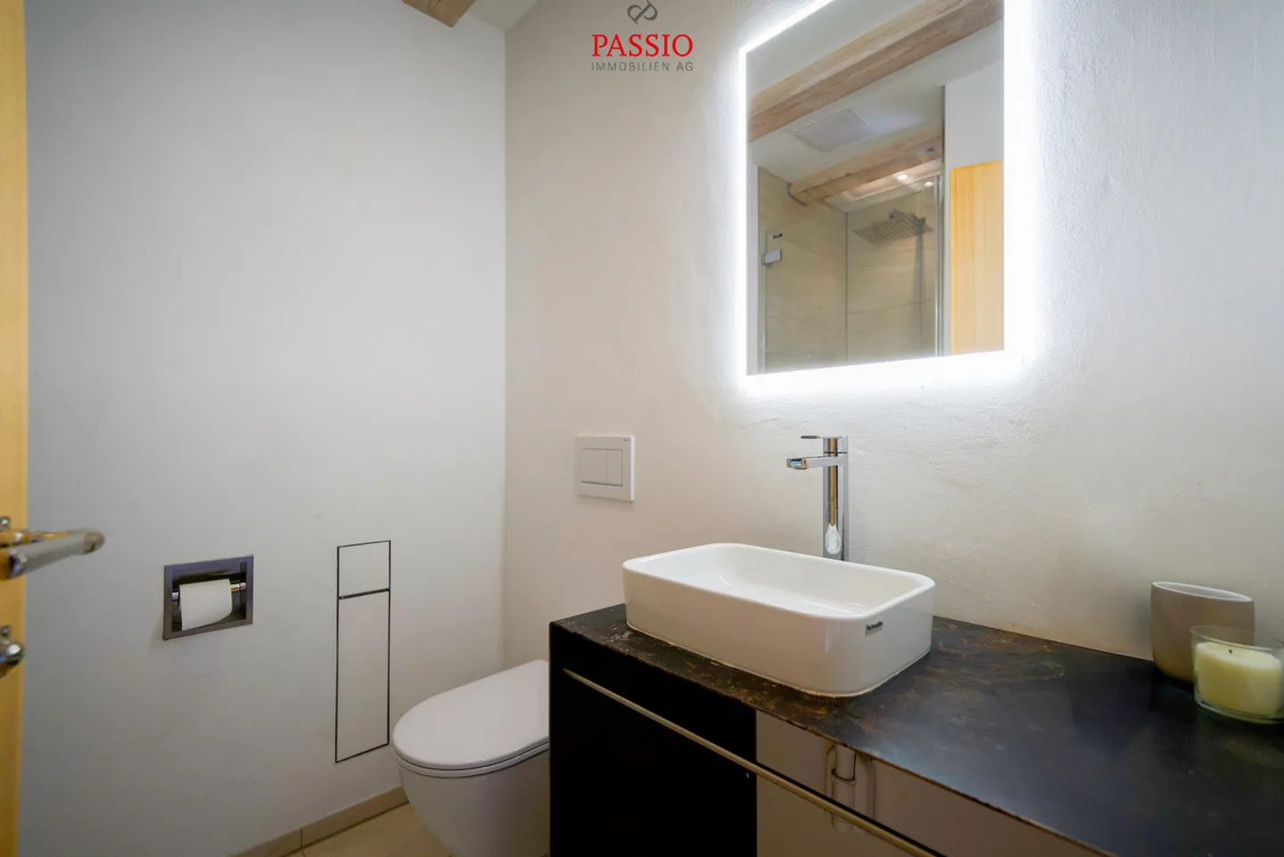 Casa storica di 3,5 stanze con studio di 1 stanza direttamente sul lago di Brienz - Foto 27 di 33