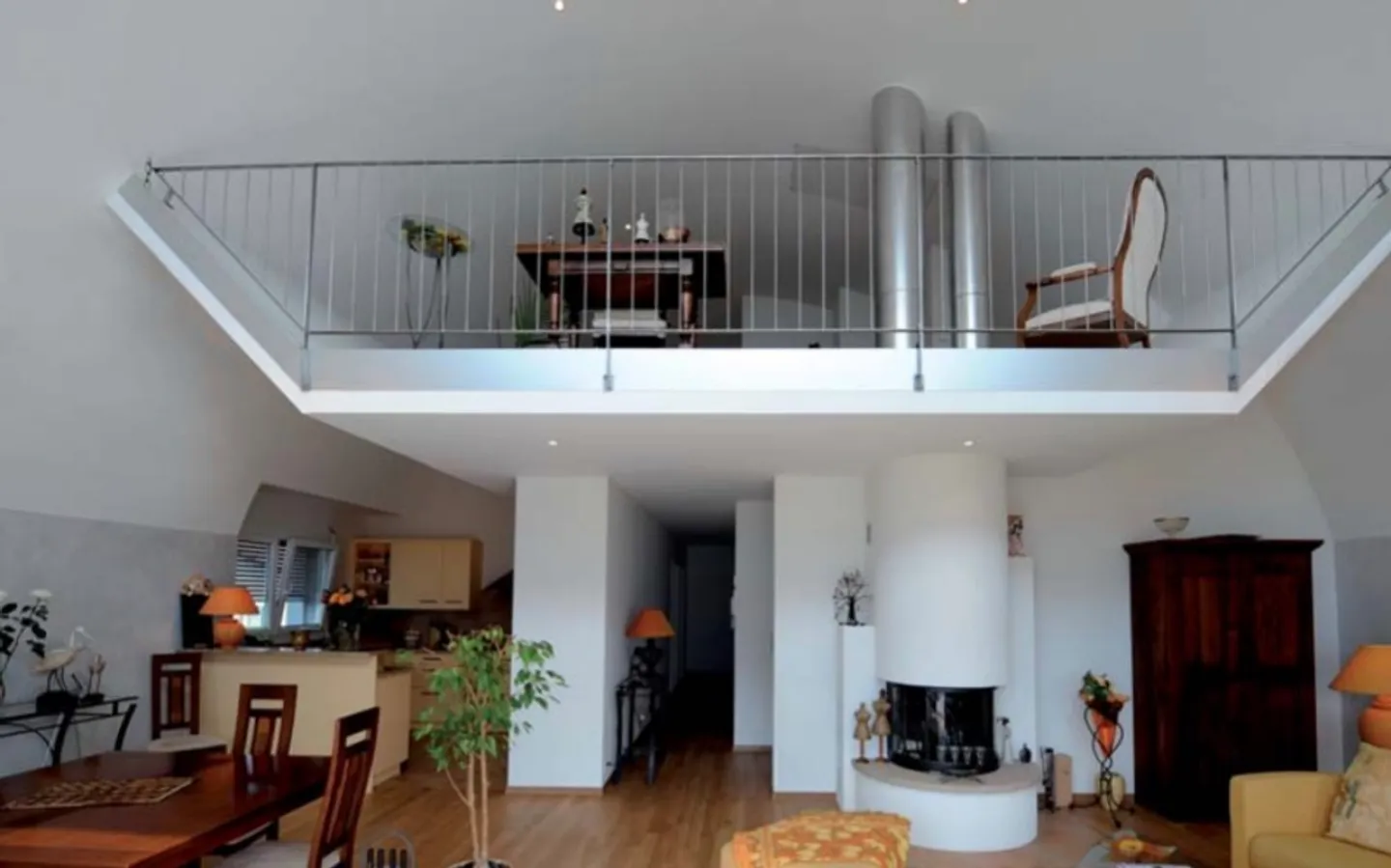 Spectacular Duplex with Lake View - Photo 3 of 5