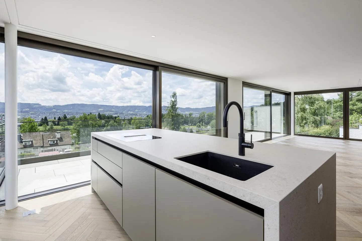 Attico esclusivo con terrazza sul tetto e vista panoramica sul lago e sulle montagne - Foto 2 di 9
