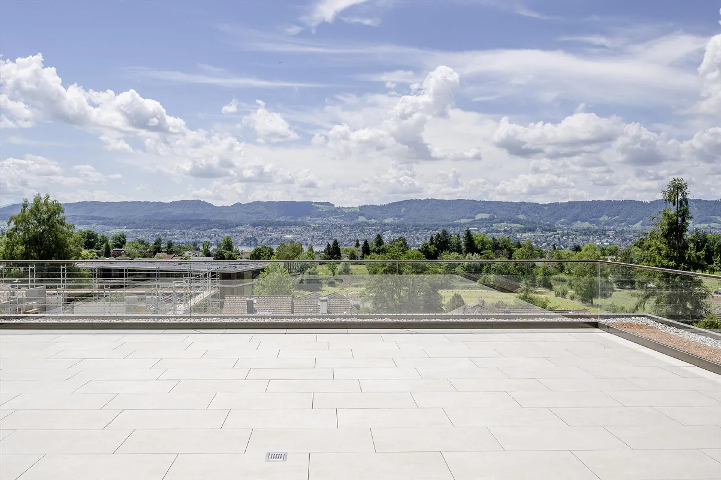 Attico esclusivo con terrazza sul tetto e vista panoramica sul lago e sulle montagne - Foto 6 di 9