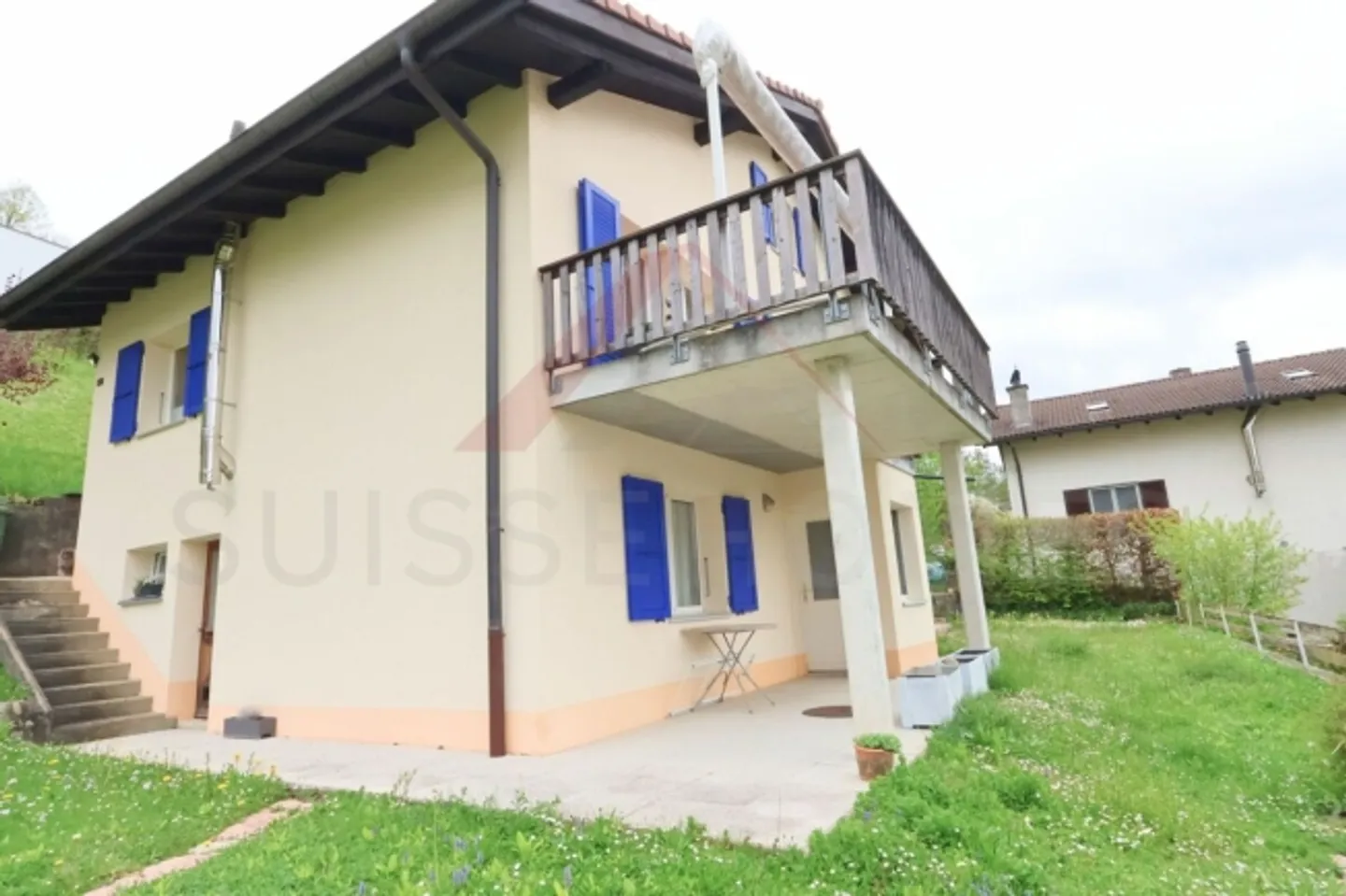 «Moutier - Casa indipendente con 2 appartamenti (2.5 + 4 stanze), ca. 130 m² su 650 m² da abitare e affittare» - Foto 2 di 19