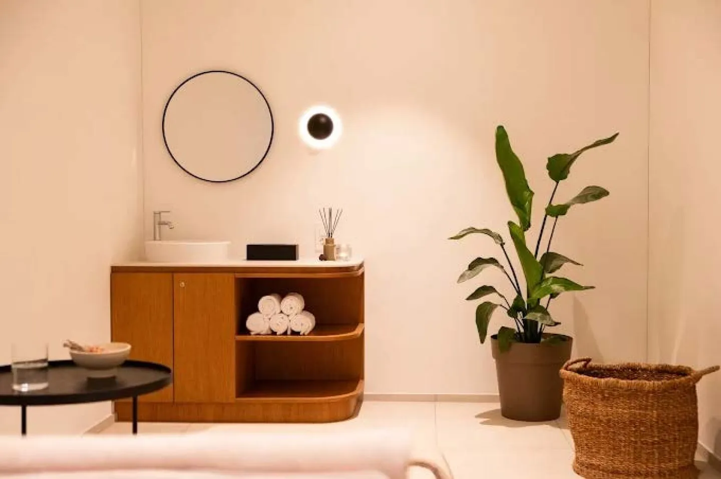 Senior living studios, one-bedroom and two-bedroom apartments long stay furnished or not - Photo 12 of 15