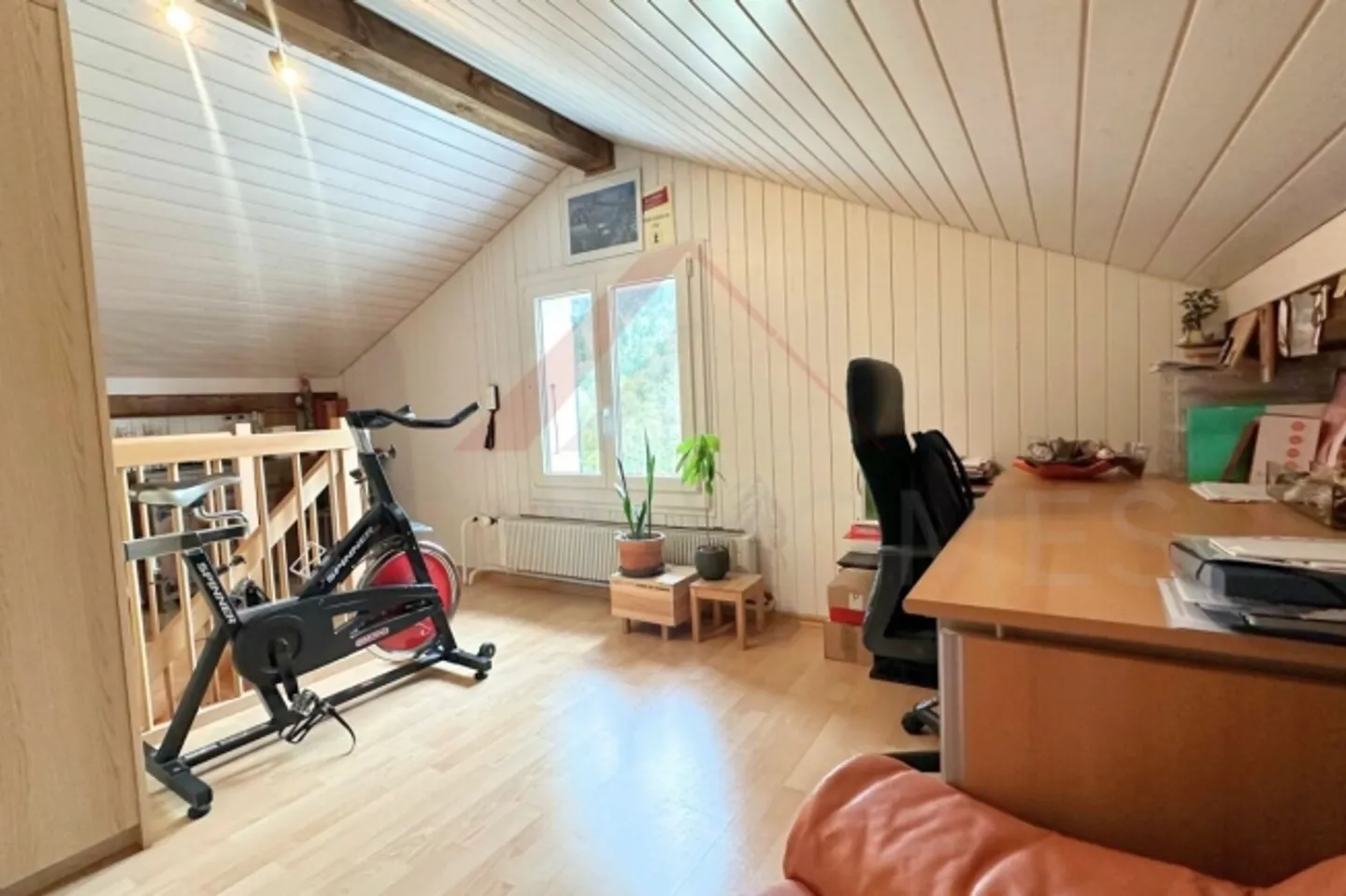 «Moutier - Casa indipendente con 2 appartamenti (2.5 + 4 stanze), ca. 130 m² su 650 m² da abitare e affittare» - Foto 7 di 19