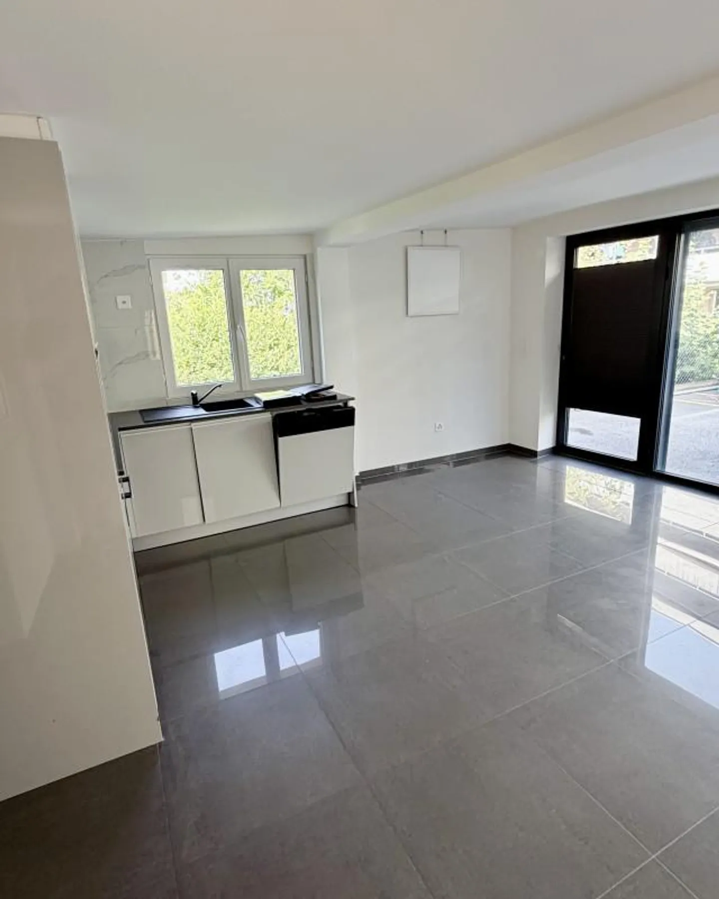 Charming renovated 2-room apartment in the heart of Fribourg - Photo 8 of 8