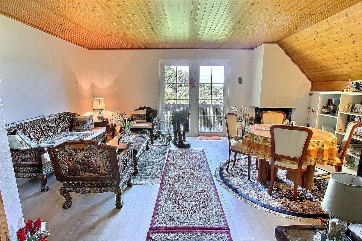 Charming Apartment with Lake View - Photo 2 of 13