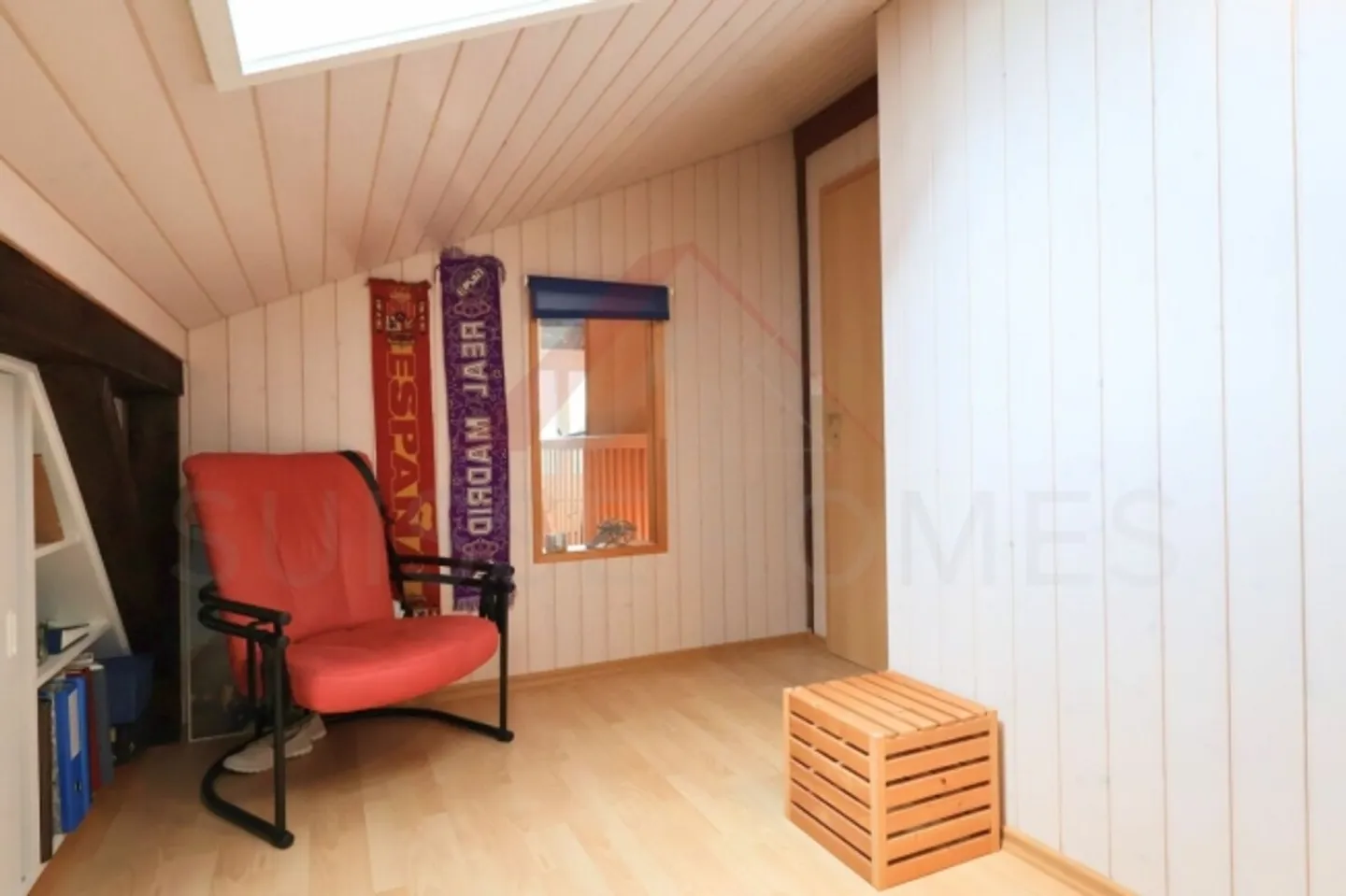 «Moutier - Casa indipendente con 2 appartamenti (2.5 + 4 stanze), ca. 130 m² su 650 m² da abitare e affittare» - Foto 10 di 19