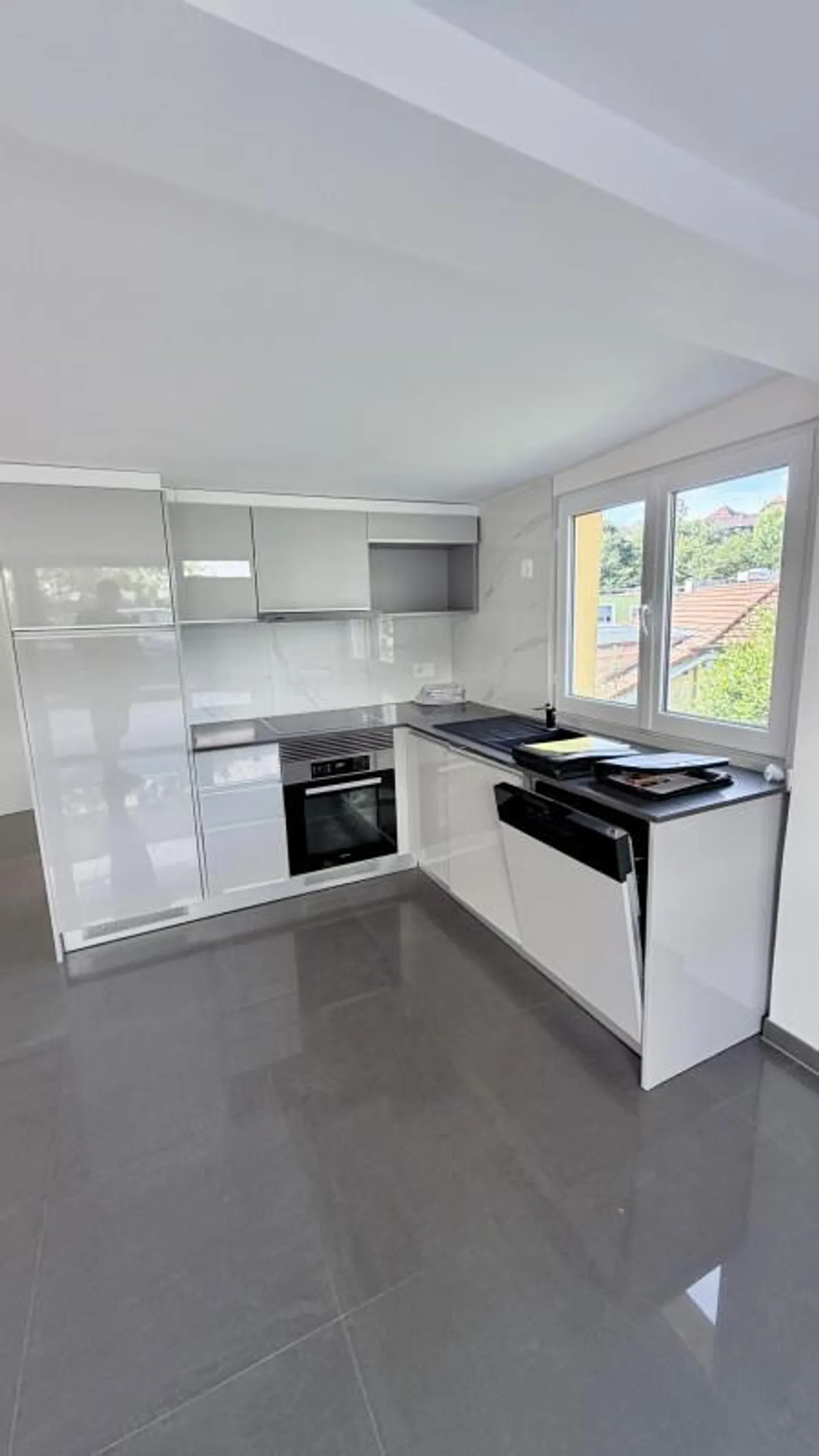 Charming renovated 2-room apartment in the heart of Fribourg - Photo 5 of 8