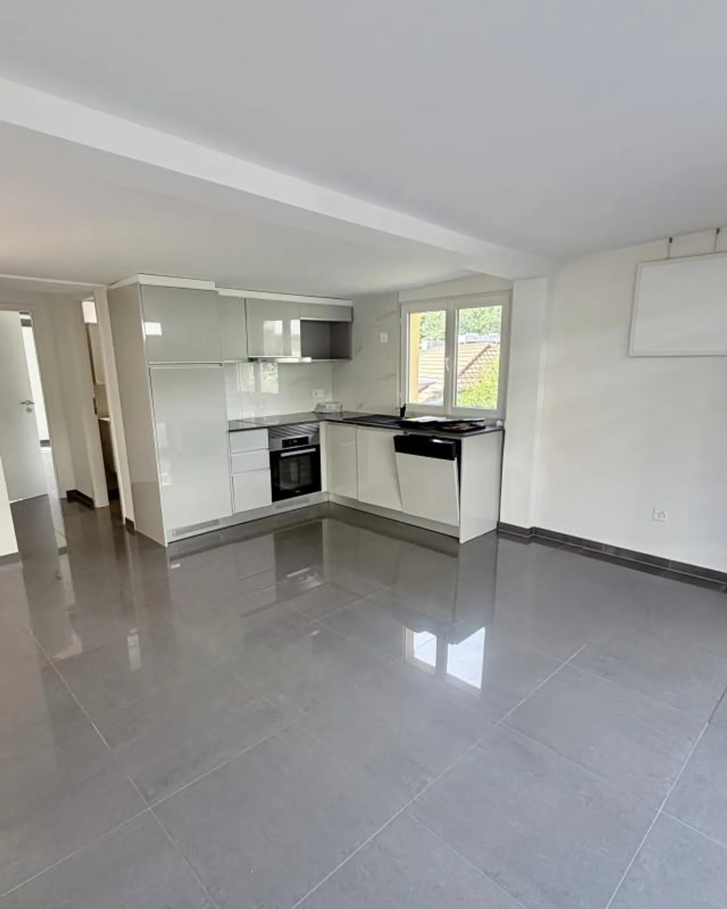 Charming renovated 2-room apartment in the heart of Fribourg - Photo 6 of 8