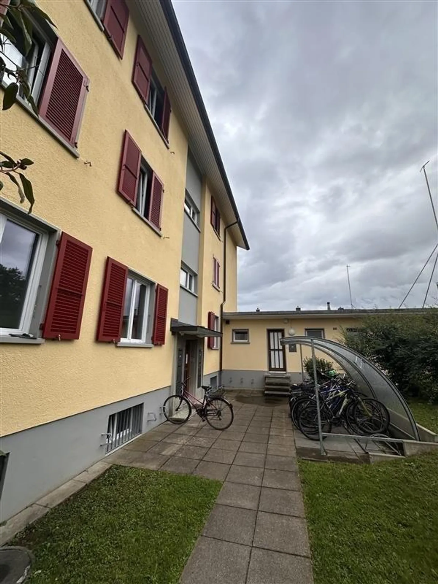 MODERN 1-BEDROOM APARTMENT IN A CENTRAL LOCATION - Photo 2 of 11