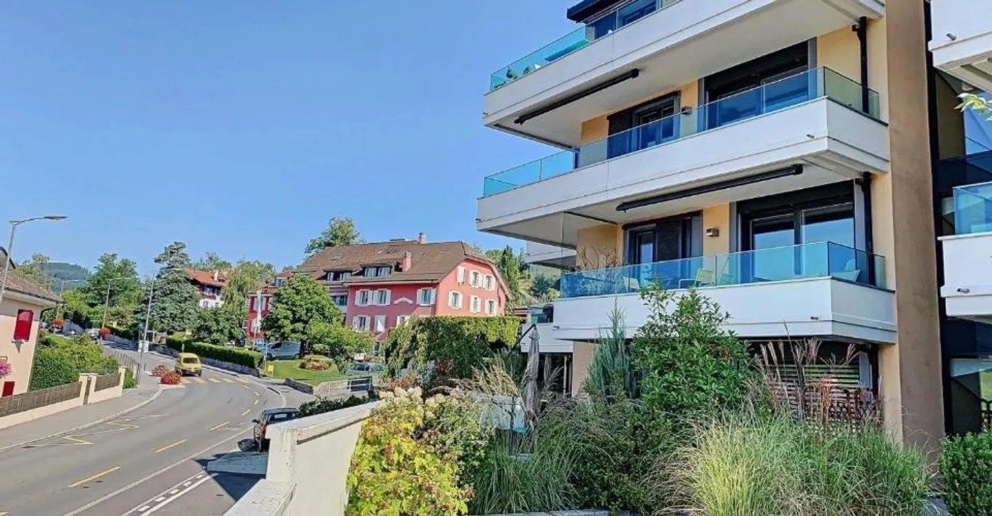 Spacious Apartment with Lake View - Photo 1 of 10