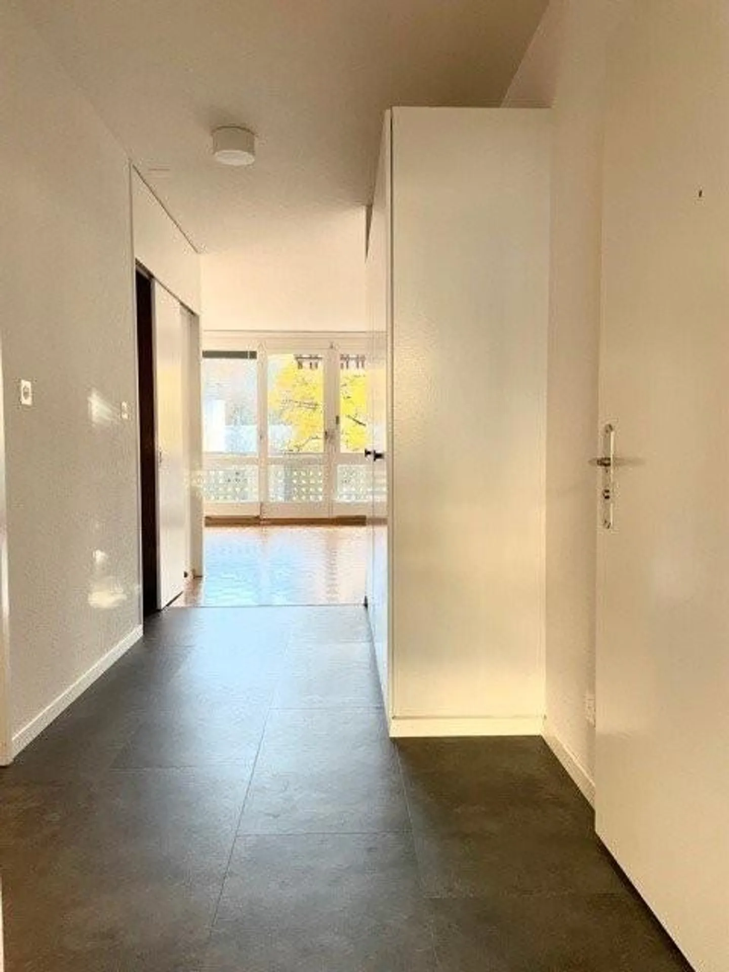 Geräumige Wohnung in zentraler Lage - Foto 2 von 9