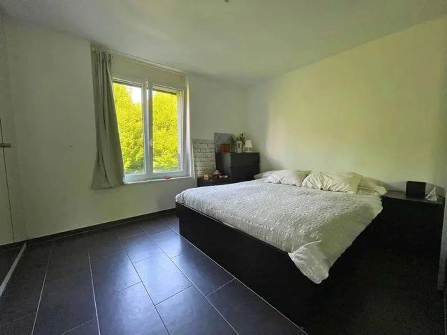 Spacious Apartment with Lake View - Photo 7 of 10