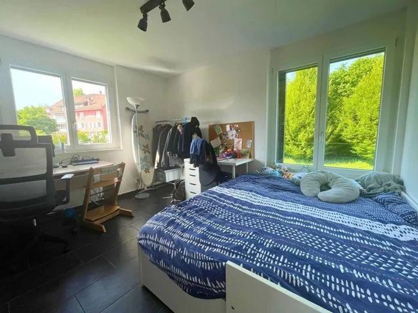 Spacious Apartment with Lake View - Photo 8 of 10