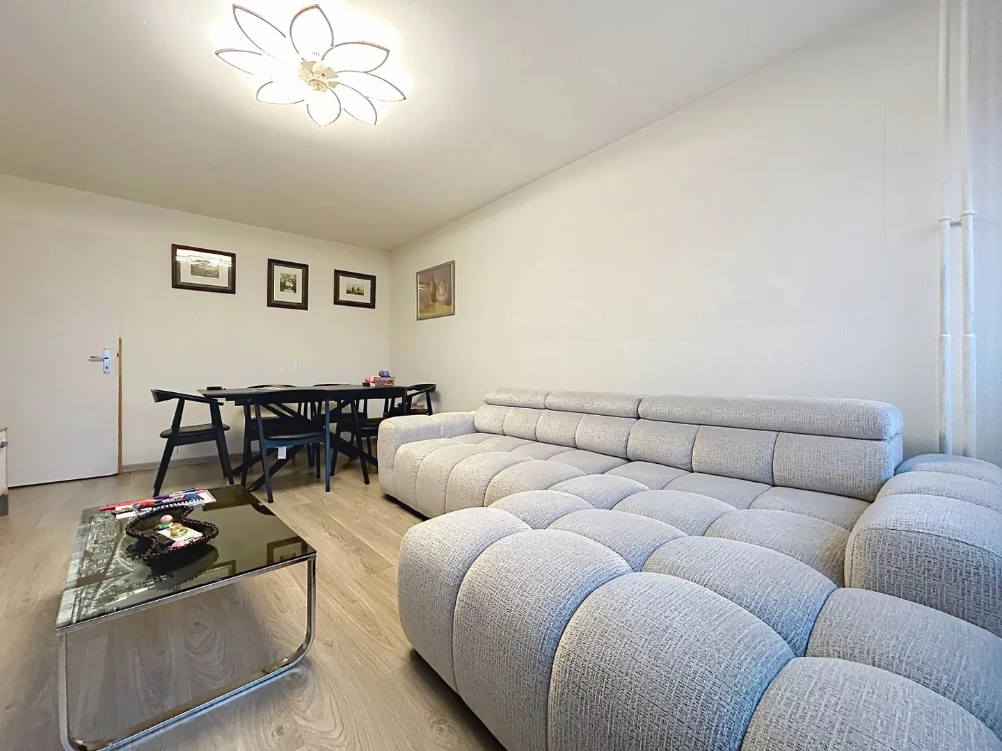 Appartement Charmant avec Vue sur le Lac - Photo 2 sur 9