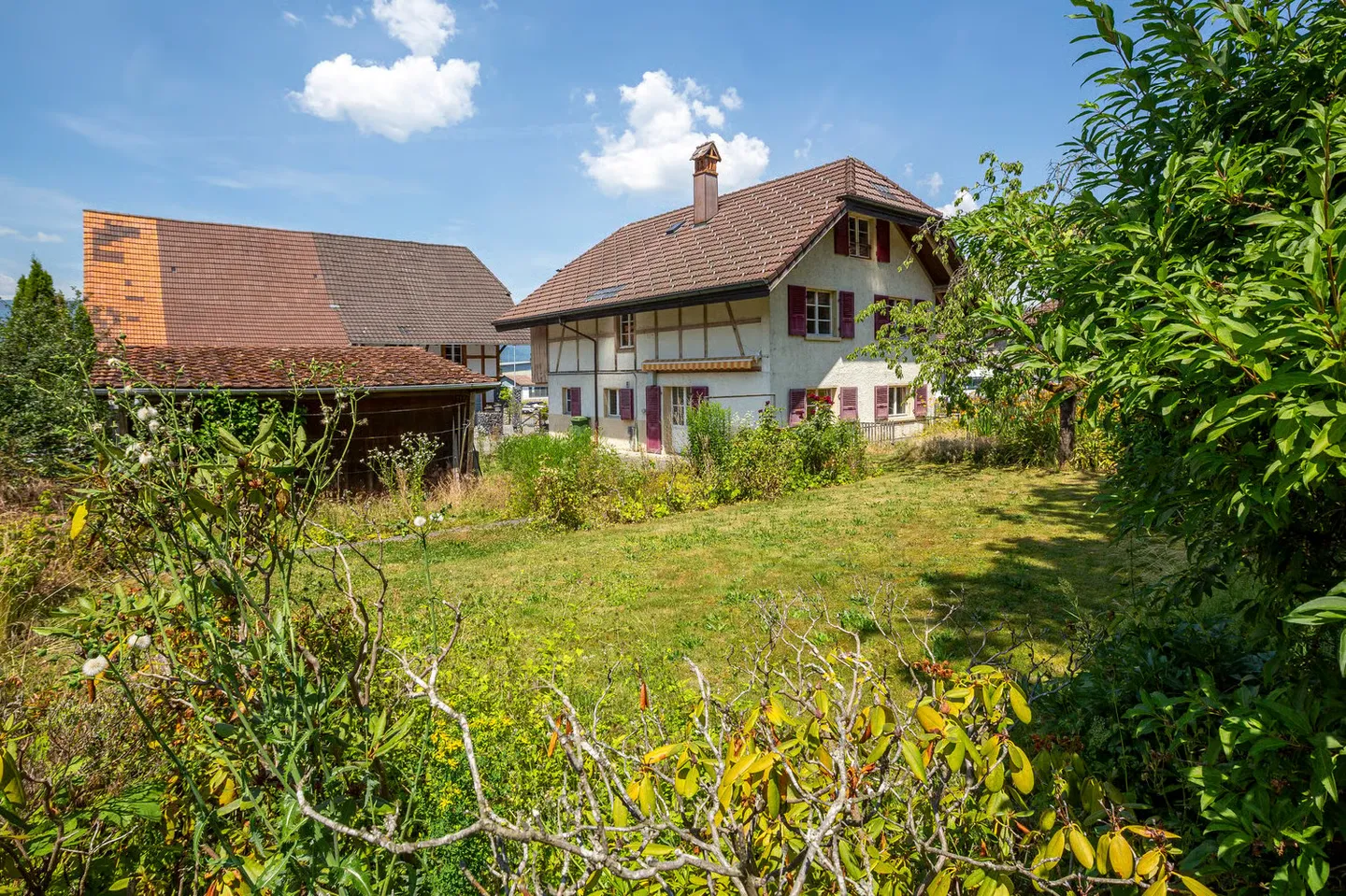 Stöckli with 2 apartments and large garden - Photo 1 of 12