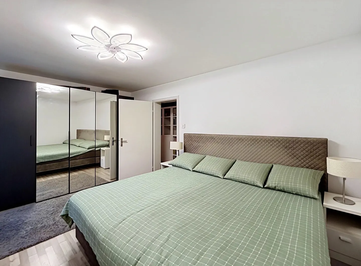 Appartement Charmant avec Vue sur le Lac - Photo 5 sur 9
