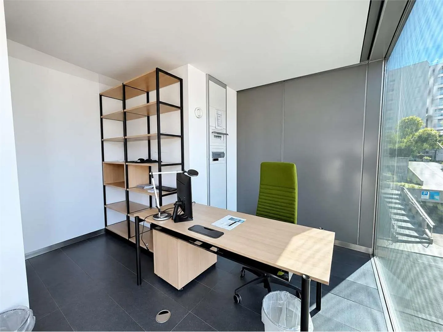 Privates Büro in gemeinsam genutztem professionellem Raum - Foto 3 von 12
