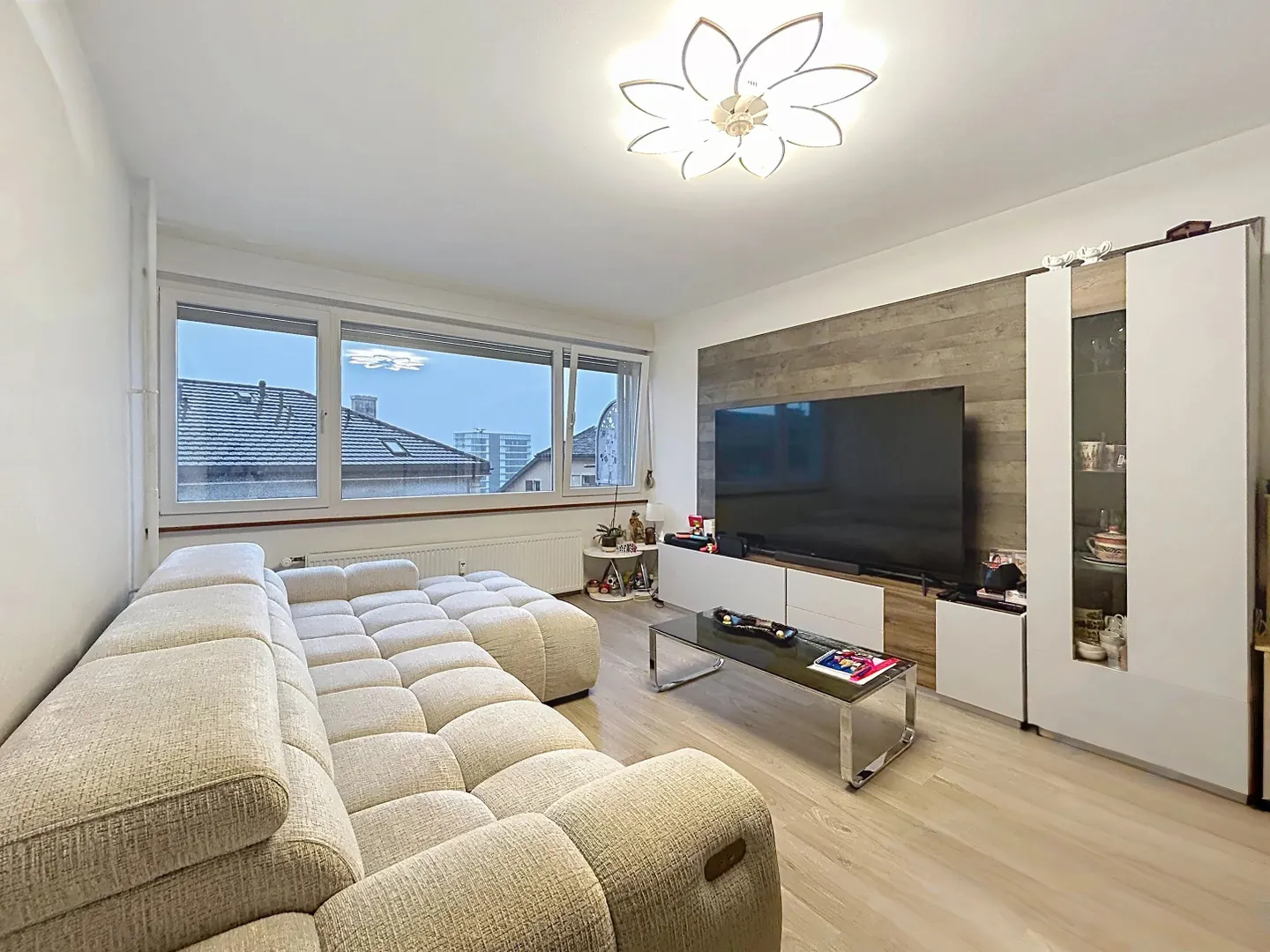 Appartement Charmant avec Vue sur le Lac - Photo 4 sur 9