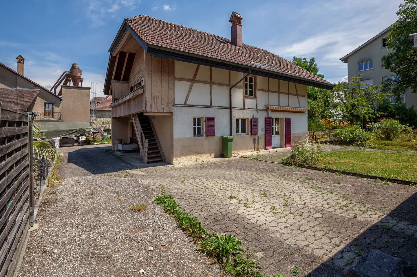 Stöckli with 2 apartments and large garden - Photo 3 of 12
