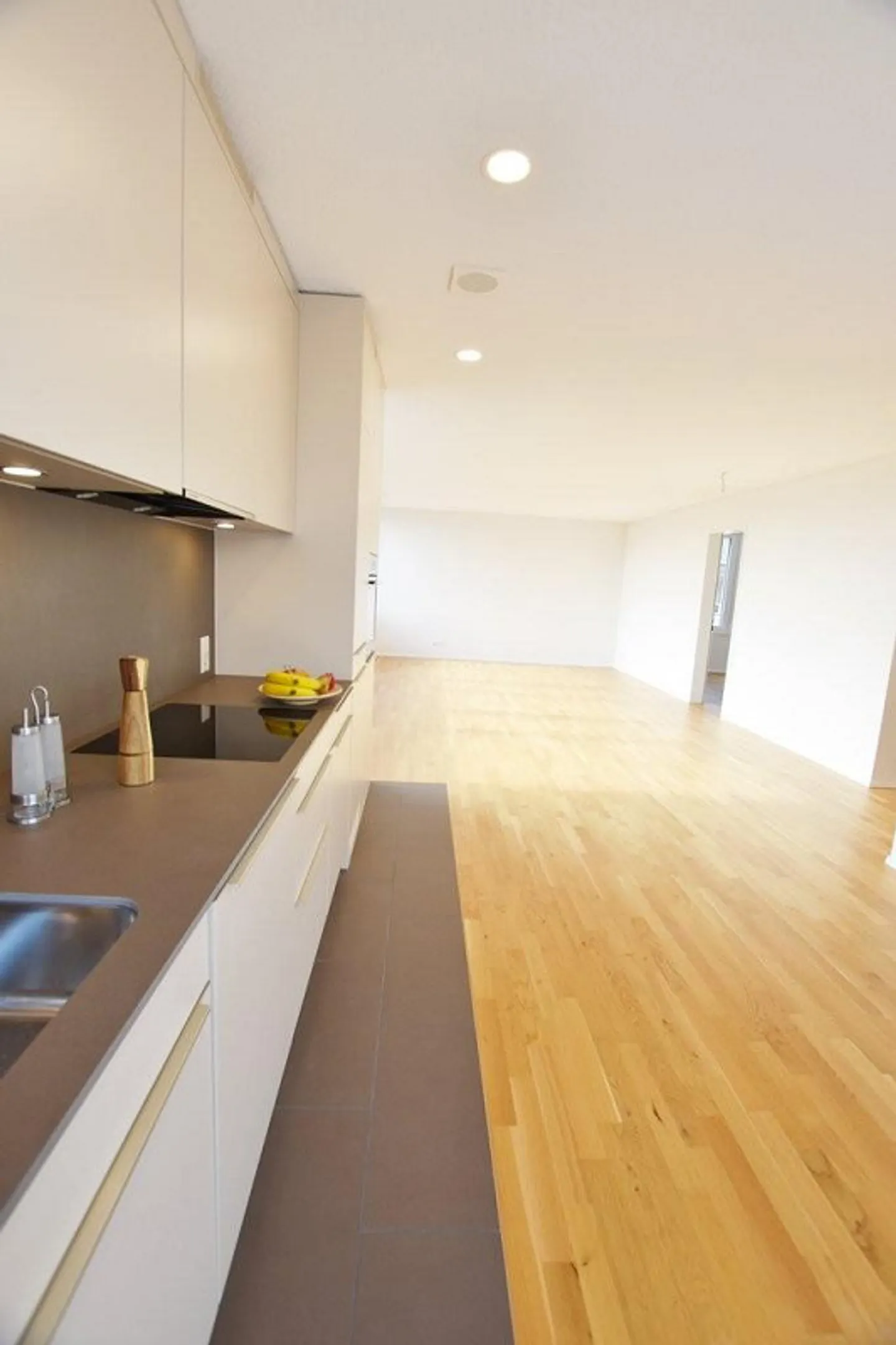 Appartement moderne de 3,5 pièces avec grande terrasse - Photo 2 sur 11