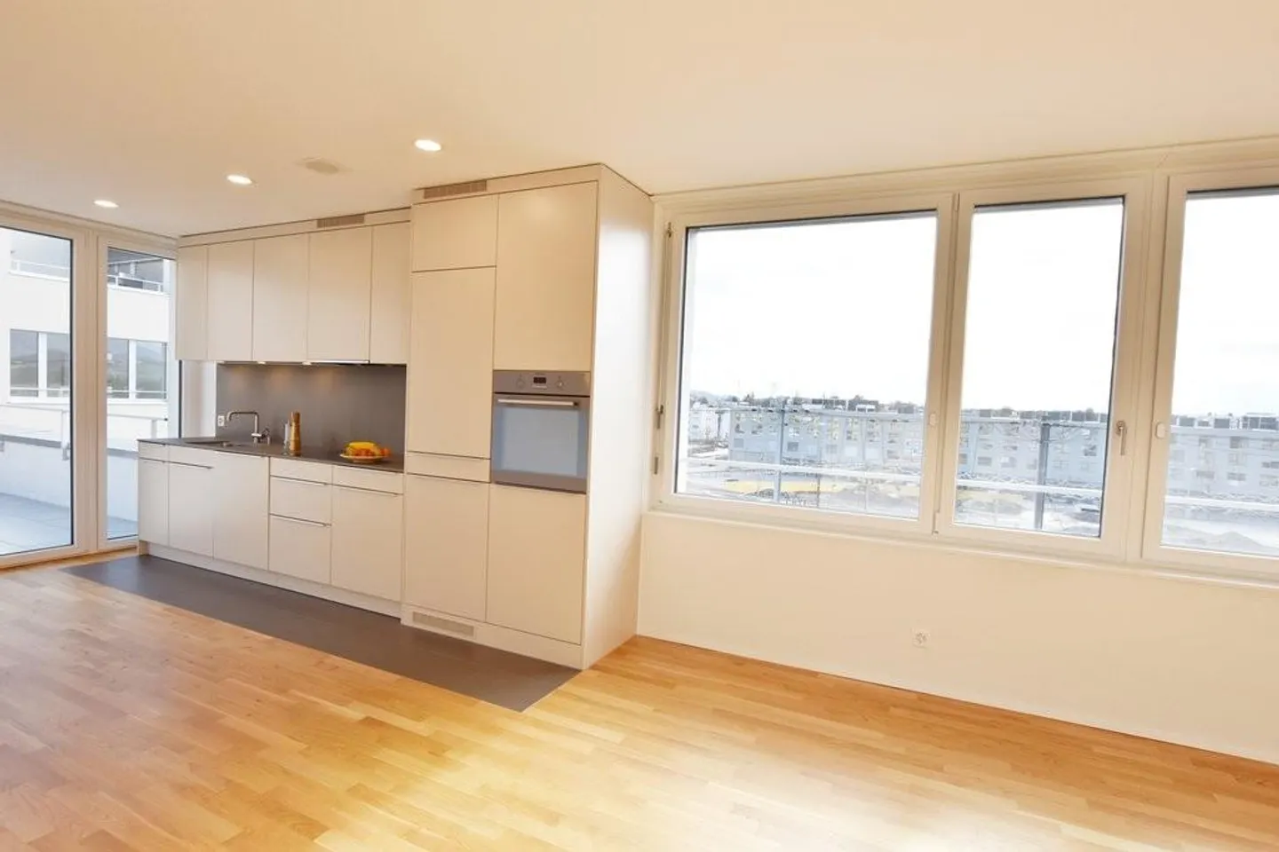 Appartement moderne de 3,5 pièces avec grande terrasse - Photo 3 sur 11