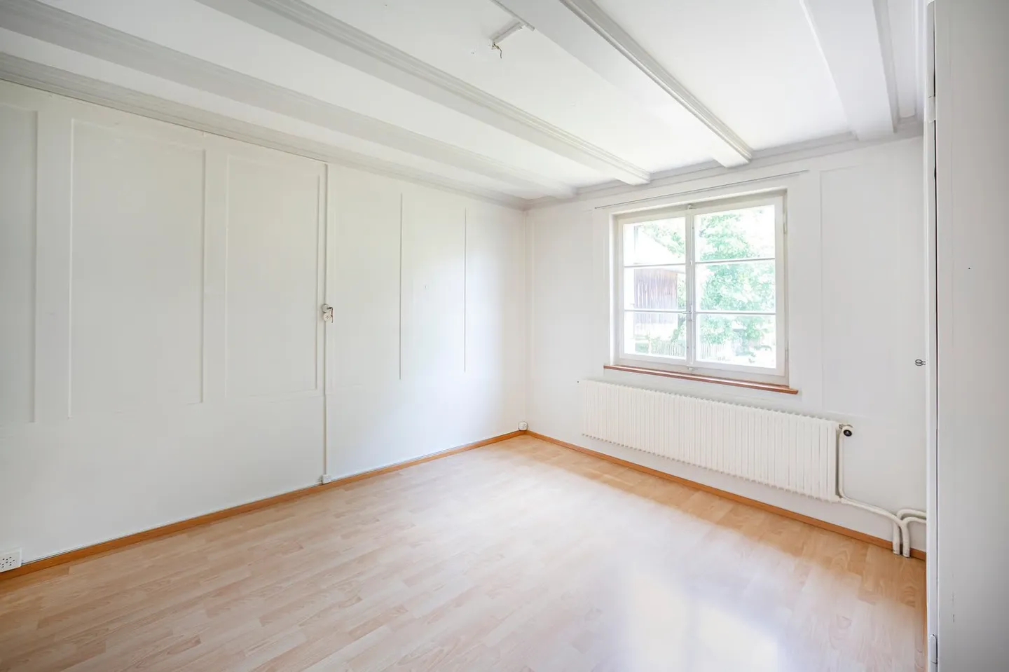 Stöckli with 2 apartments and large garden - Photo 5 of 12