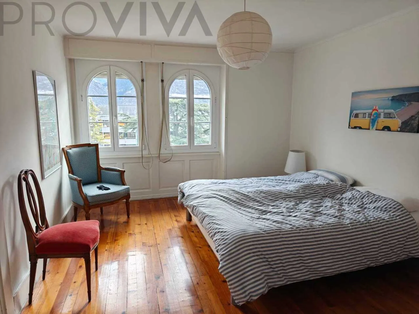 Central & Charming - 3.5-Room Apartment with Balcony in Sierre - Photo 2 of 6