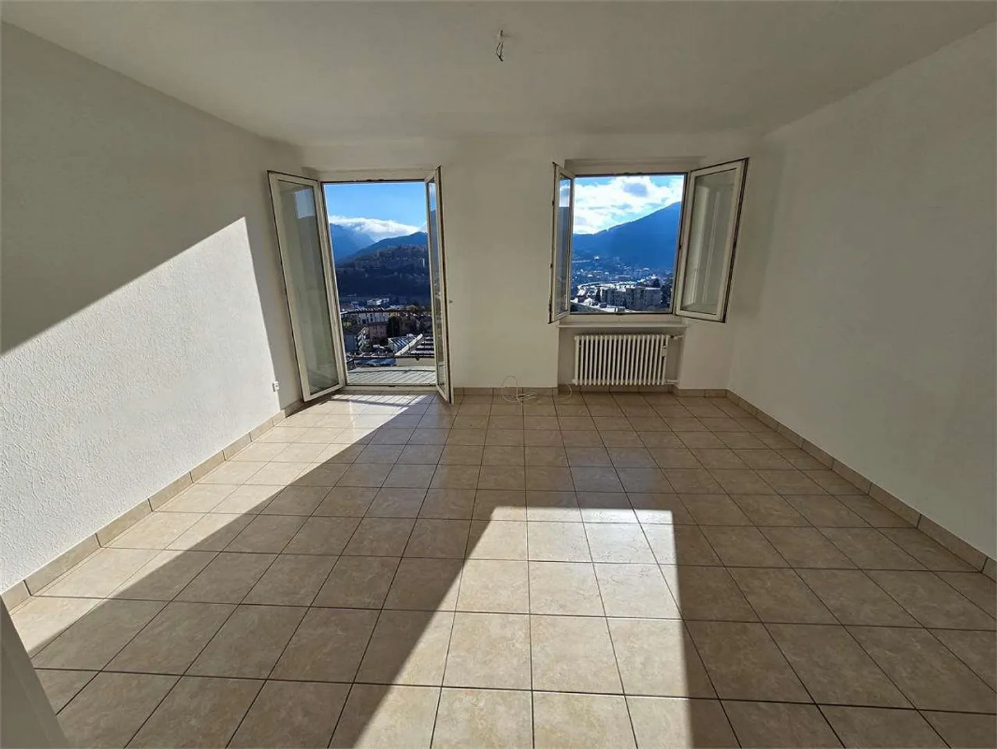 Vacallo - Appartement lumineux de 3 pièces dans un emplacement central avec place de parking incluse - Photo 1 sur 10