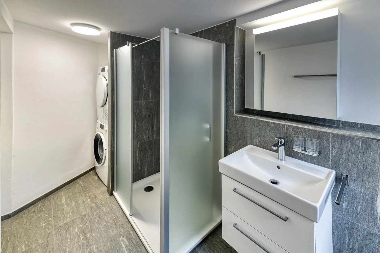 Première occupation après rénovation complète : appartement calme de 2,5 pièces à Neunkirch - Photo 6 sur 10