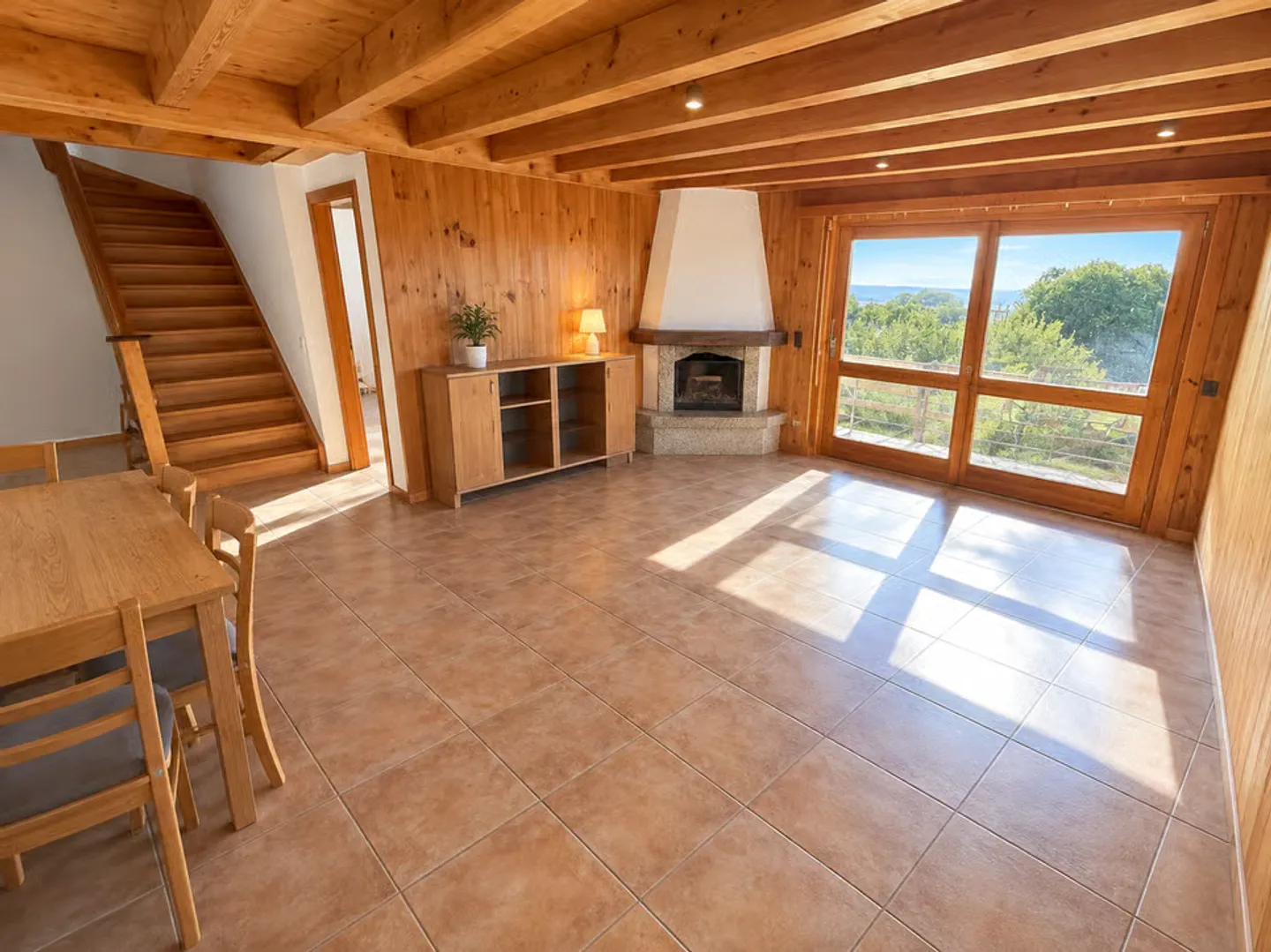 Appartement rénové avec terrasse - Photo 1 sur 10