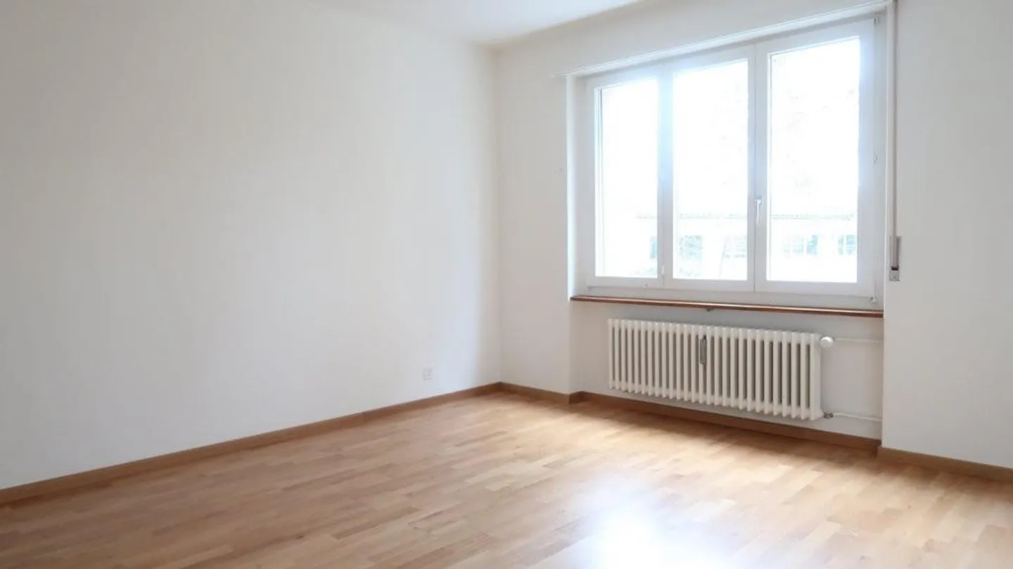 Central Living with Garden Seating Area - Photo 4 of 8