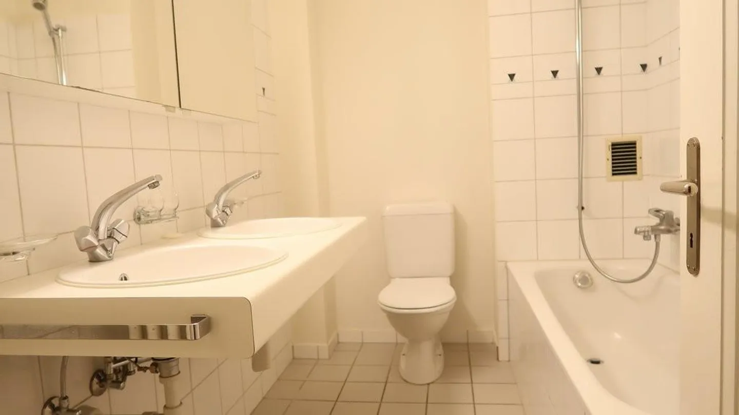 Central Living with Garden Seating Area - Photo 6 of 8