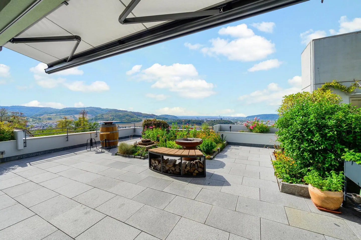 Penthouse apartment with panorama, roof terraces and separate guest apartment - Photo 1 of 14