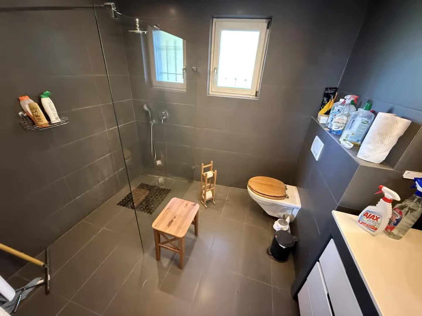 Appartement rénové avec terrasse - Photo 6 sur 10