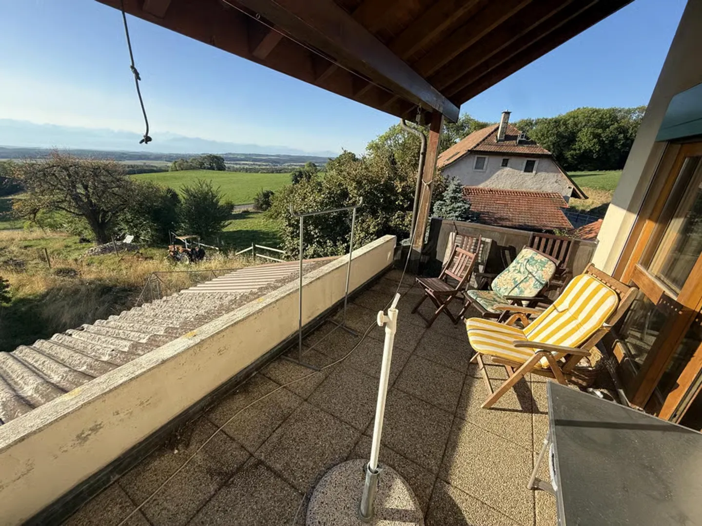 Appartement rénové avec terrasse - Photo 7 sur 10