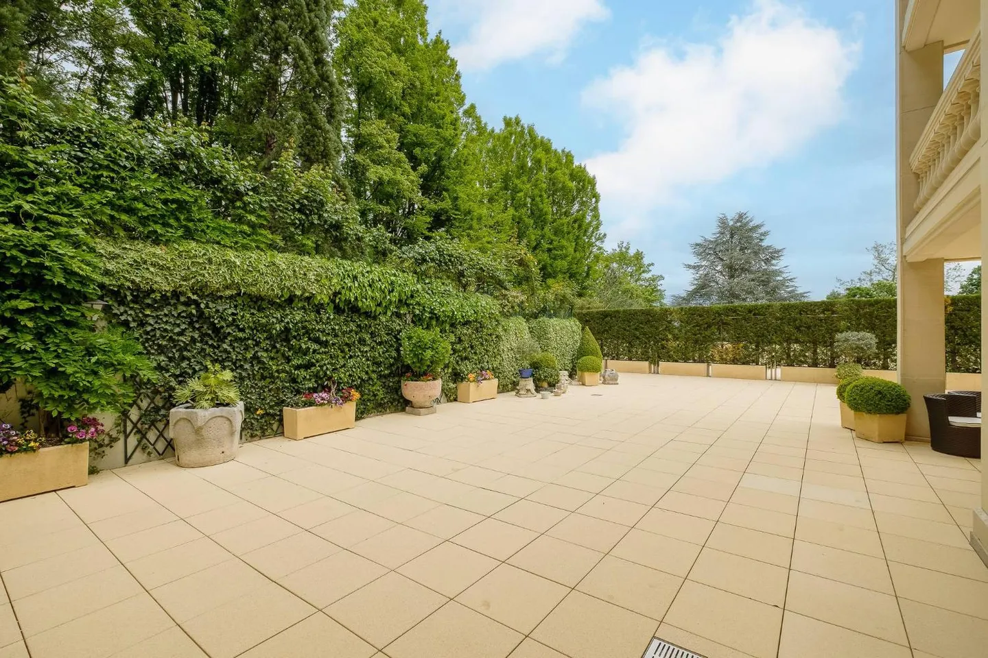 Magnificent 7-room apartment with terrace in an exclusive residence - Photo 8 of 9