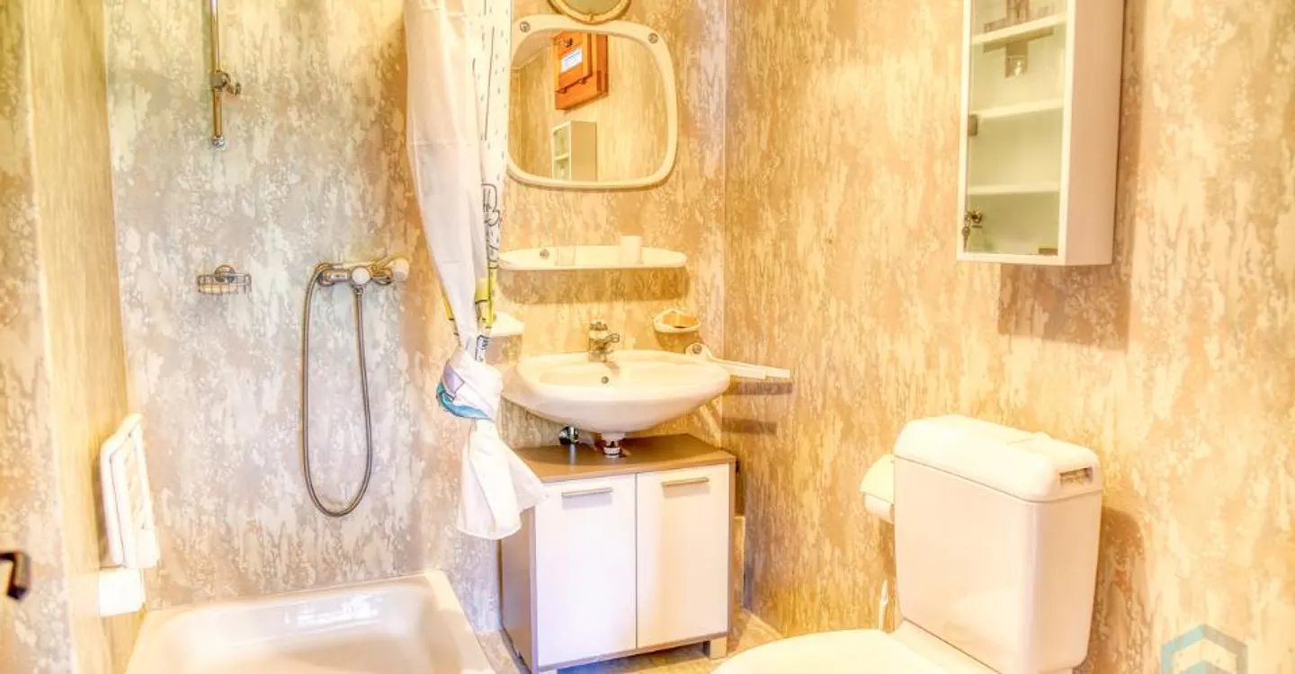 EXCLUSIVE Beautiful individual chalet of 264m² with annexes - Photo 9 of 11