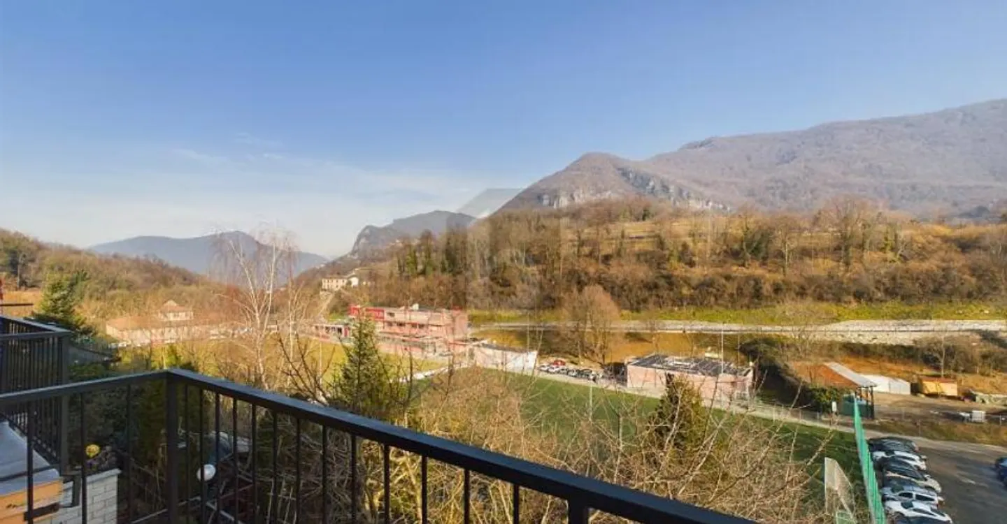 HOUSE WITH UNOBSTRUCTED VIEW OF THE MOUNTAINS - Photo 1 of 5
