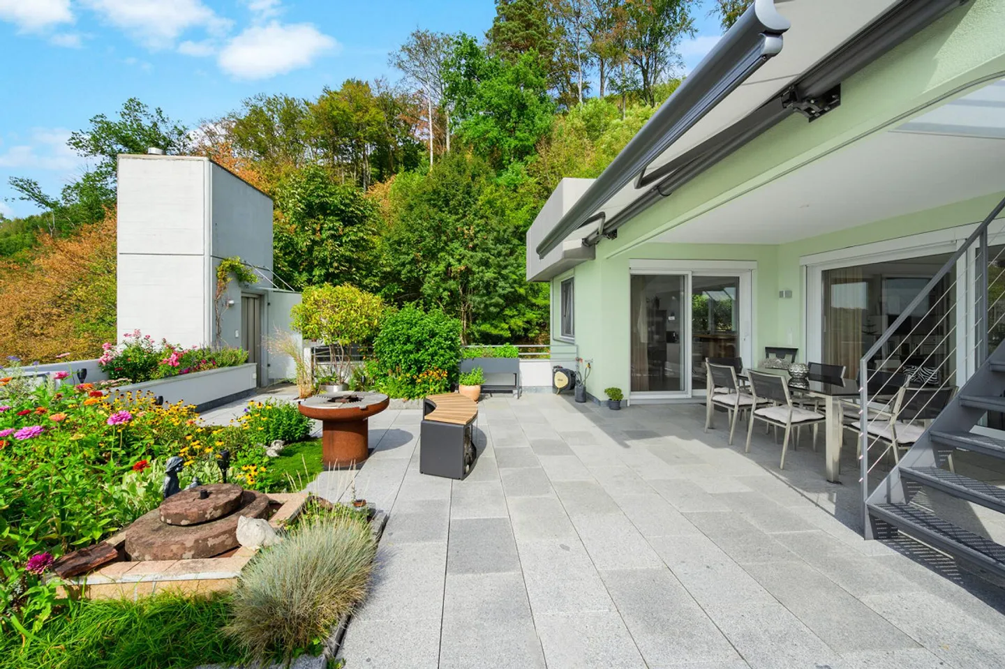 Penthouse apartment with panorama, roof terraces and separate guest apartment - Photo 2 of 14